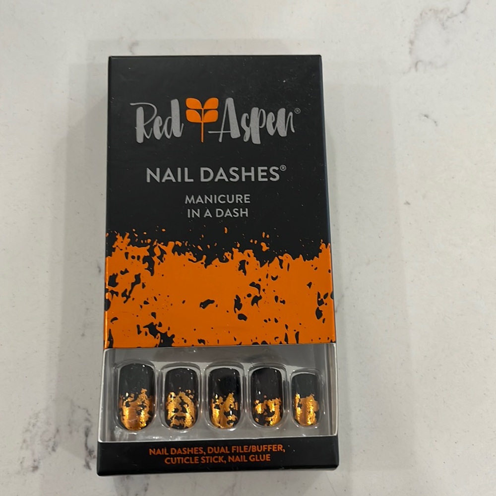 Red Aspen Nail Dashes